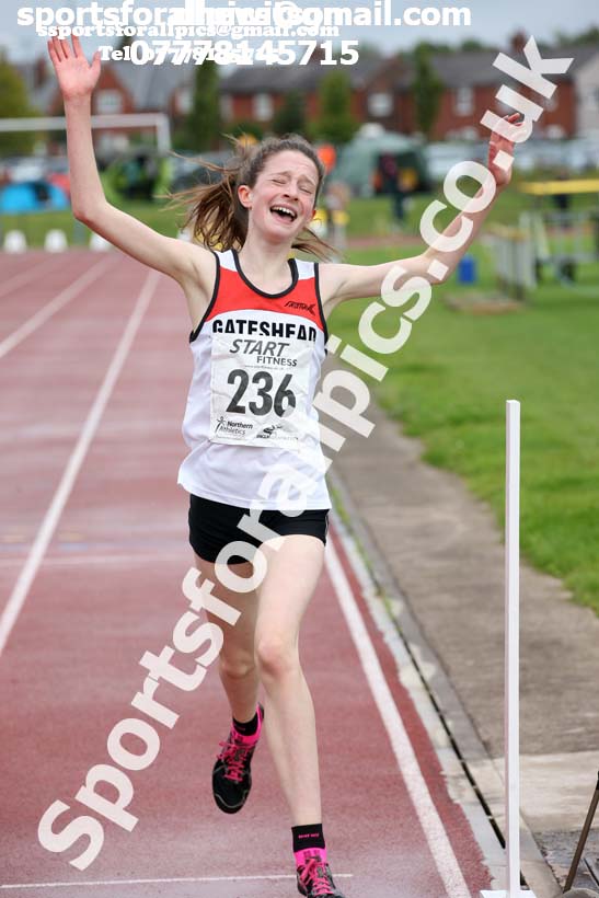 Girls under-15s 1500 metres, Northern Under-17s/U-15s and U13s Champs, Leigh Sports Village, Leigh. Photo: David T. Hewitson/Sports for All Pics
